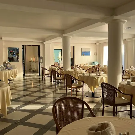 Arthotel Gabbiano Azzurro Due مارتْشانا مارينا
