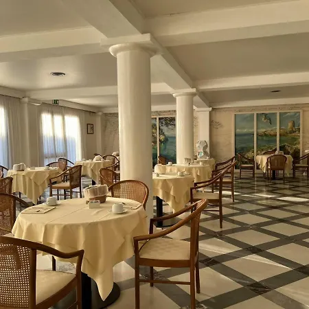 Arthotel Gabbiano Azzurro Due فندق 4*